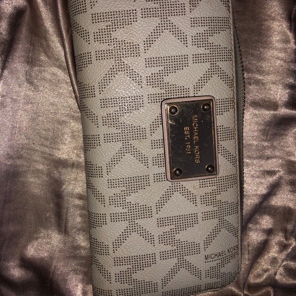 Michael kors wallet